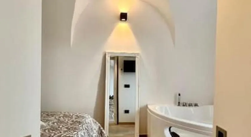 Greta’s suite & private spa - Image 1