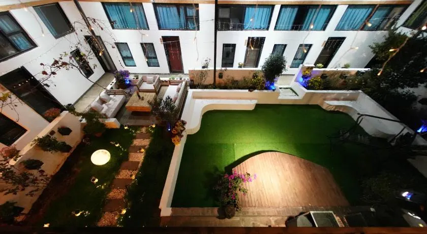 Party House - Image 1