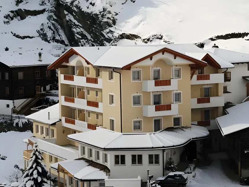 Tonzhaus Hotel - Image 1