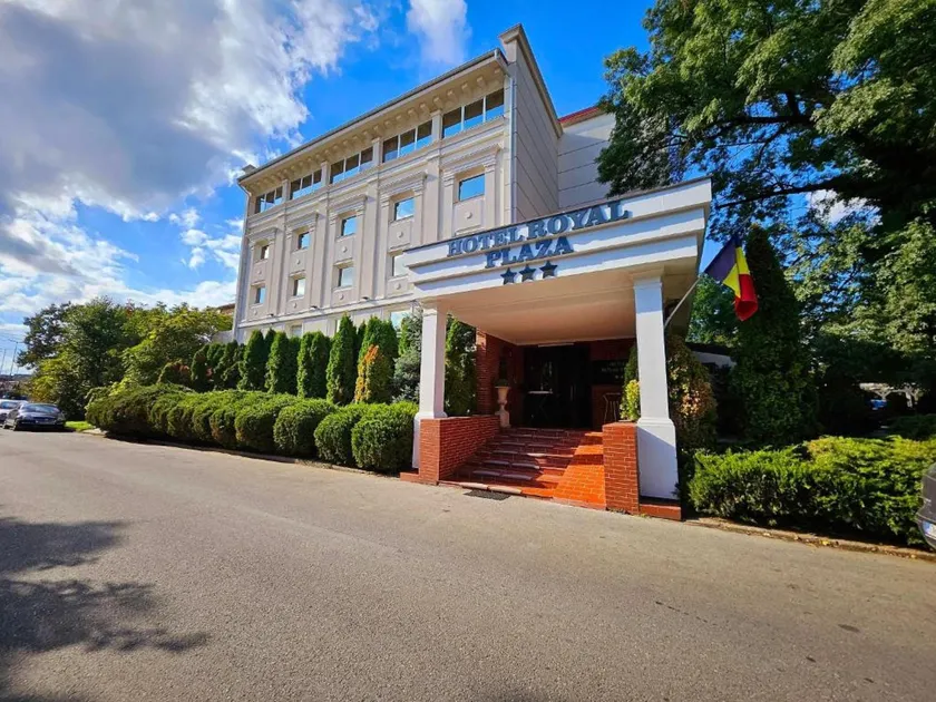 Hotel Royal Plaza - Image 1