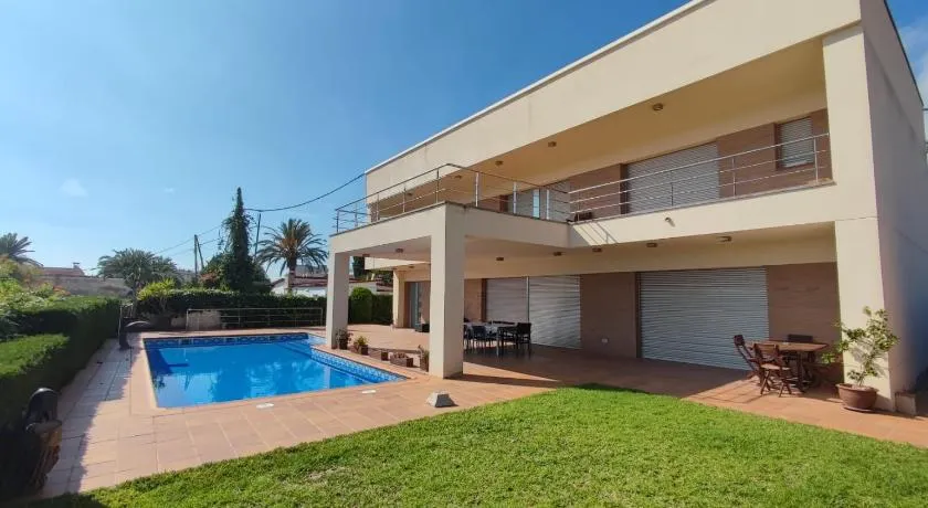 VILLA MARICEL - Image 1