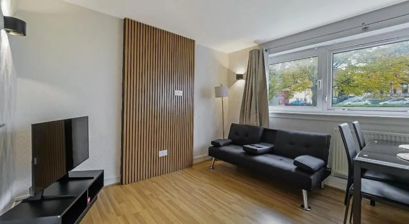 Free Parking | 3 Bedrooms | Sleeps 7 | Airport - Image 1