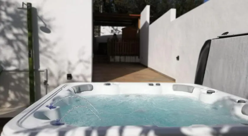 “Villa Nena” Rural Chill Out House - Image 1