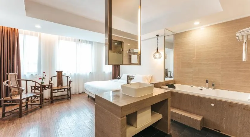 Xiamen Gulangyu Heitan Hotel - Image 1