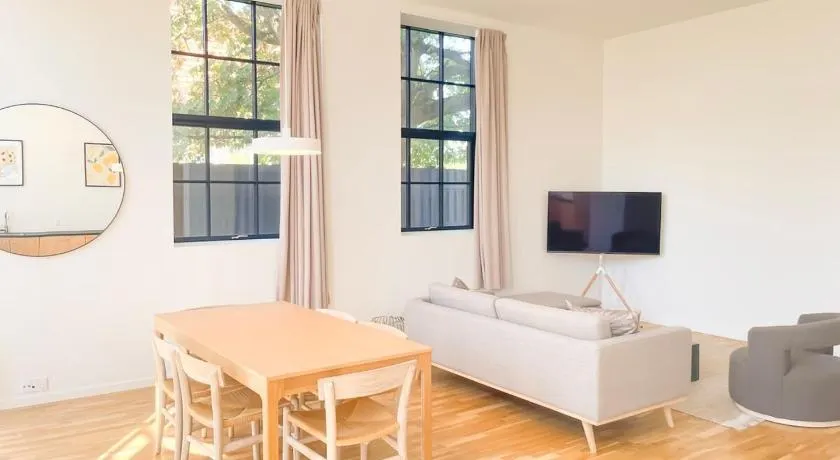 Cozy and Bright Apartments with Private Car Park - Image 1