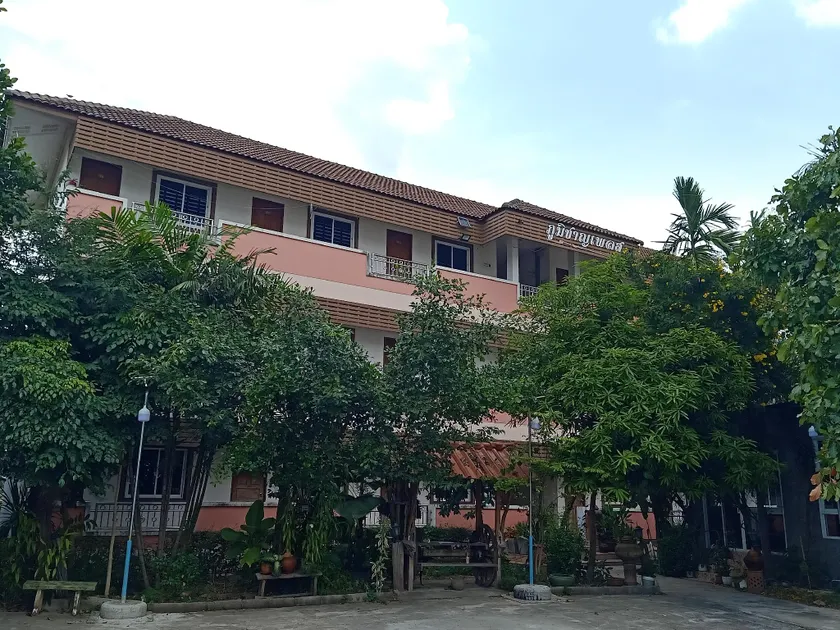 Phumchan Place Hotel - Image 1