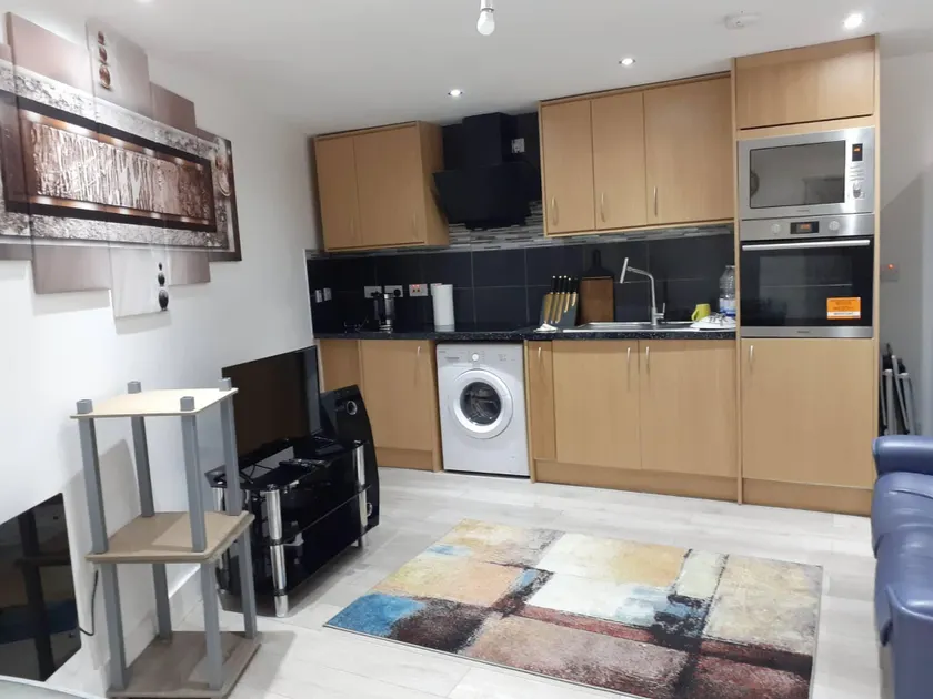 Greenhithe Independent Annexe To Relax And Unwind - Image 1