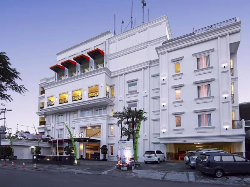 HW Hotel Padang - Image 1