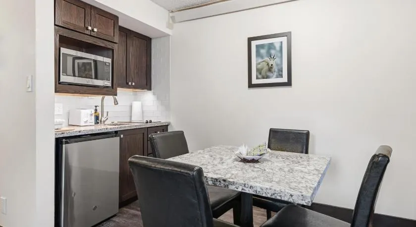 Lift House Lodge, Close to Gondola, Premium Studio Condo - Image 1