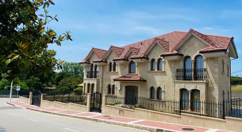 Apartamentos Palacio Alemar - Image 1