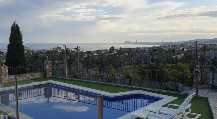 Casa con gran jardín y unas preciosas vistas - Image 1