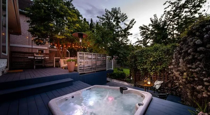 Hidden Gem Home-HotTub-Firetable-King Bed-BBQ -Deck - Image 1