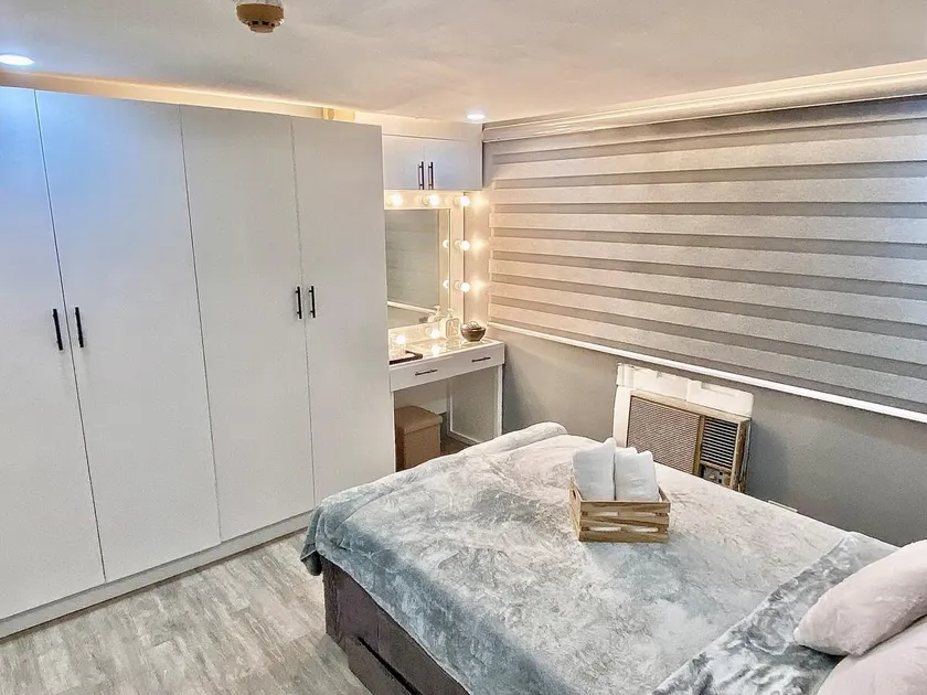 IV’s Condo w/ Netflix, Wifi & Karaoke - Image 1