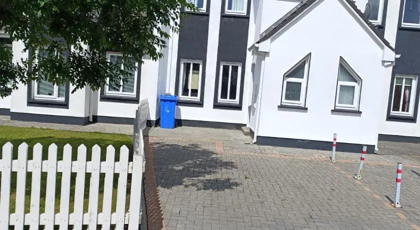 4 Bed Close to Beach and Village - Image 1