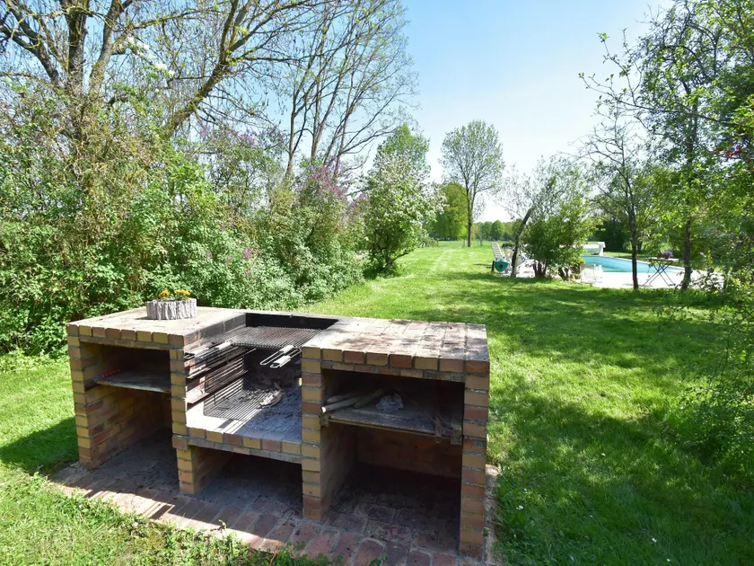 Beautiful authentic holiday home with pool - Image 1