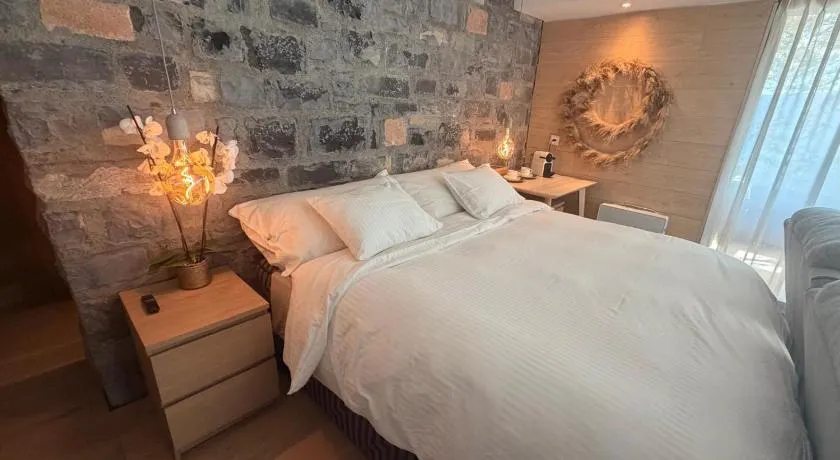 ROMANTIC SUlTE WITH ITS OWN SPA AND OPEN VIEW TO LUGANO - Image 1
