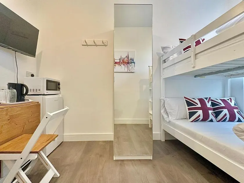 264 Pentonville road - Image 1