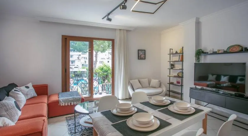 flaneur home - Image 1