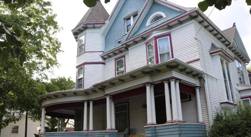 Rose Heart Inn - Image 1