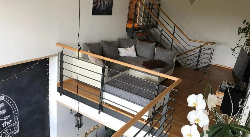 09 Tolle große Wohnung mit Kamin und Terrasse - Image 1