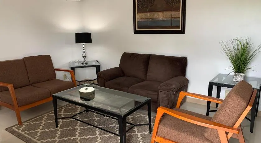 BEAUTIFUL 3 BEDROOM PRIVATE UNIT, FREE PARKING, FREE WIFI - Image 1