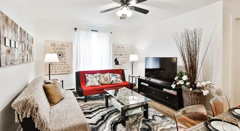 Comfortable 2-BEDROOM APARTMENT - Free and plentiful PARKING - 10 minutes to AIRPORT and 15 minutes to DOWNTOWN Montreal - Near Popular Waterfront Restaurants - located in Beautiful Lachine - Image 1