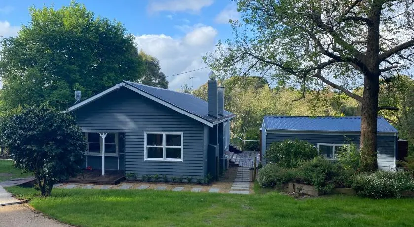 The Caretakers Cottage - Image 1