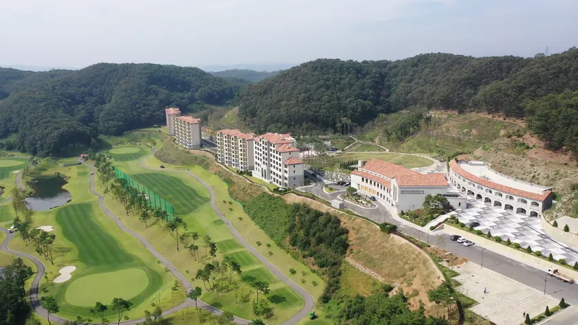 Baekhak Jayuroresort - Image 1