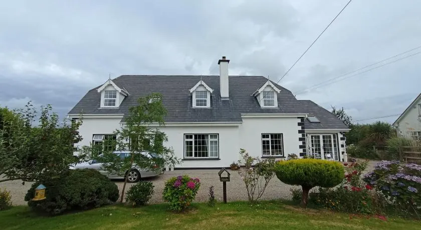 Bottega Guesthouse and Gallery - Image 1
