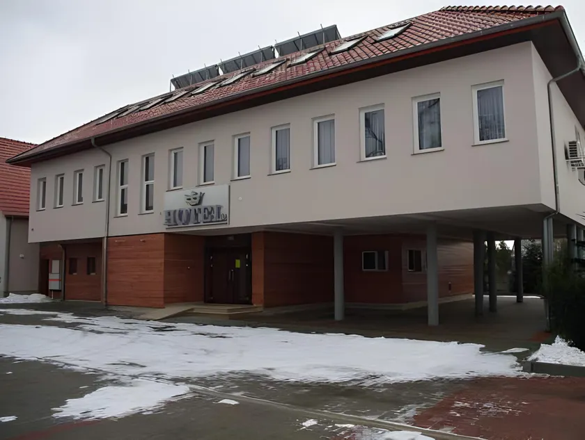 Hotel Pod Złotą Koroną - Image 1