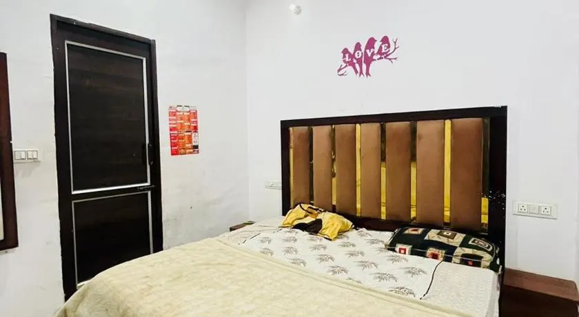 Bloom Hotel - Image 1