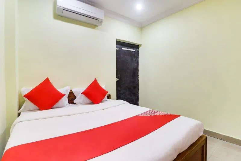 OYO 61862 Hotel Aditya - Image 1