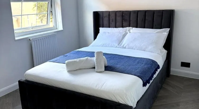 Cosy Central Colchester Home by Castle Park - Image 1