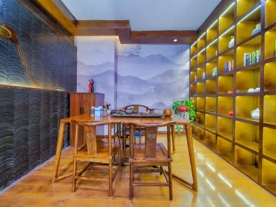 Mohist Impression Hotel (Xinxiang Baolong Plaza) - Image 1