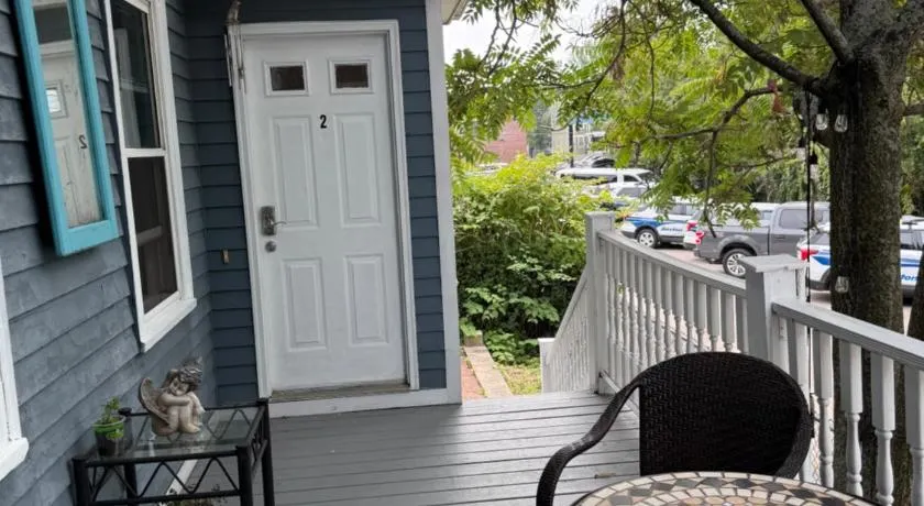 Beautiful 2-Bedroom, 2-Bath Townhouse - Image 1