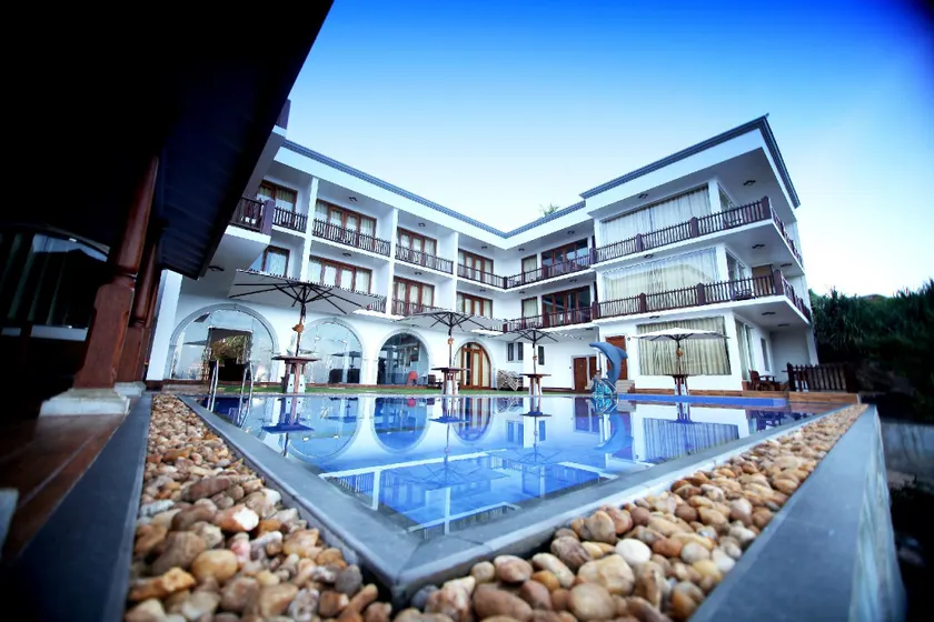 Watergate Luxury Beachfront Resort - Unawatuna - Image 1