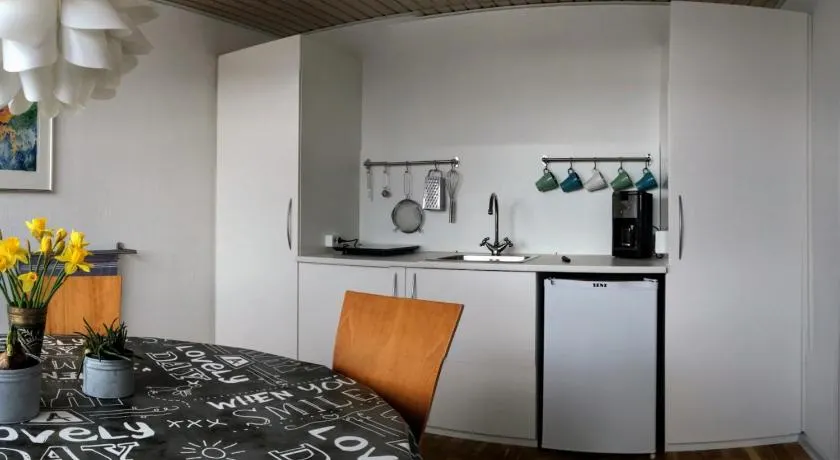 2 rooms, private kitchen, bathroom, and garden. - Image 1