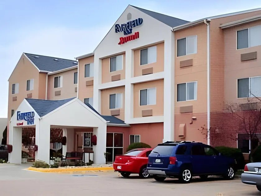 Best Western Plus Paper Valley Hotel - Image 1