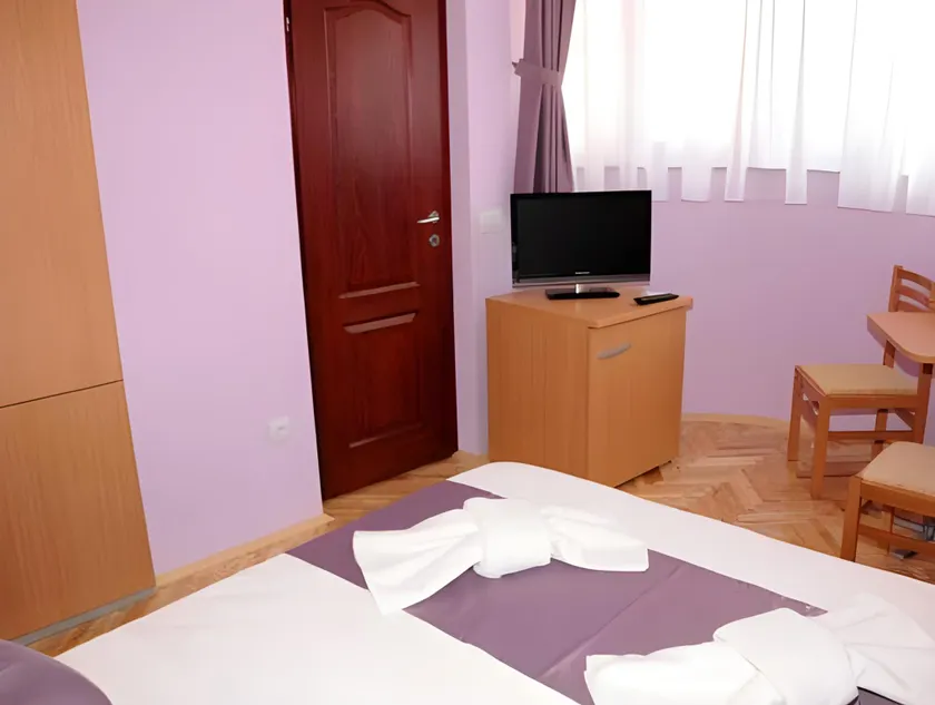 Garni Hotel Laguna Lux - Image 1