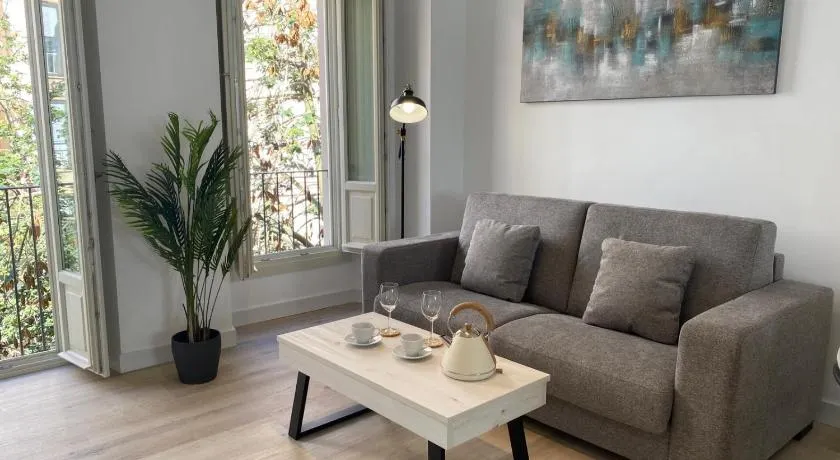 Apartamentos Pinar Málaga Centro - Ferrándiz - Image 1