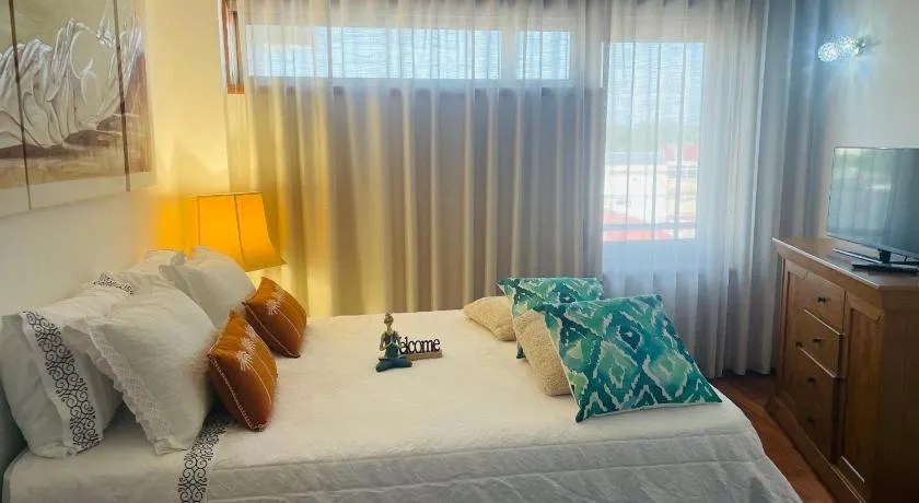 Free Wave Rooms - Image 1