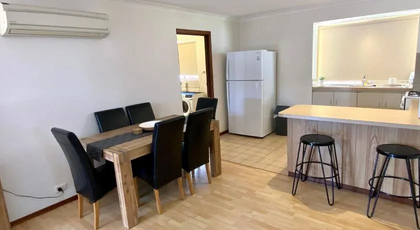 Forrest Holiday Unit Bunbury - Image 1