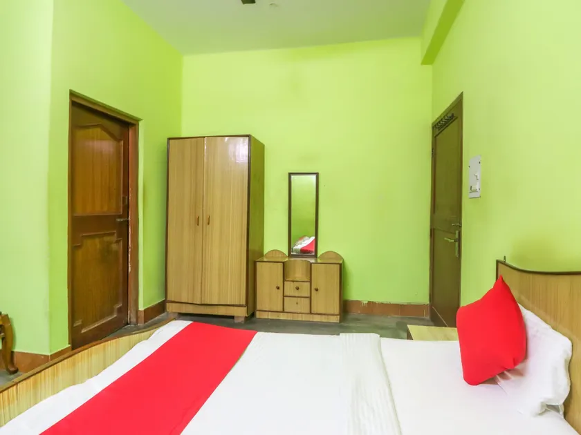 OYO 61084 Geeta Palace - Image 1