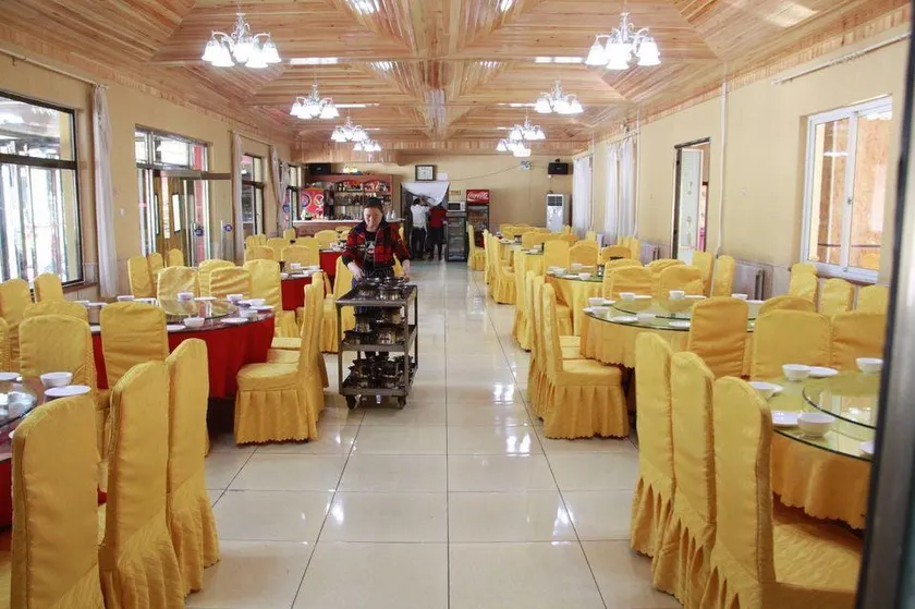 wulingshanLongmai Fengqing Holiday Hotel - Image 1