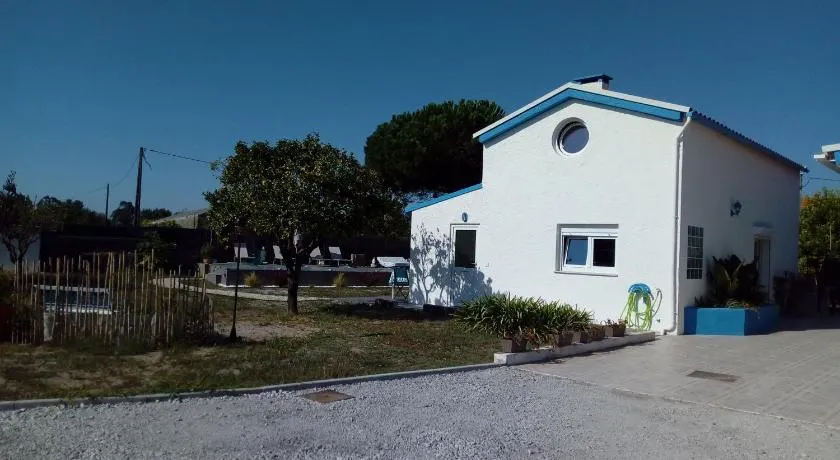 A pequena casa azul - Image 1