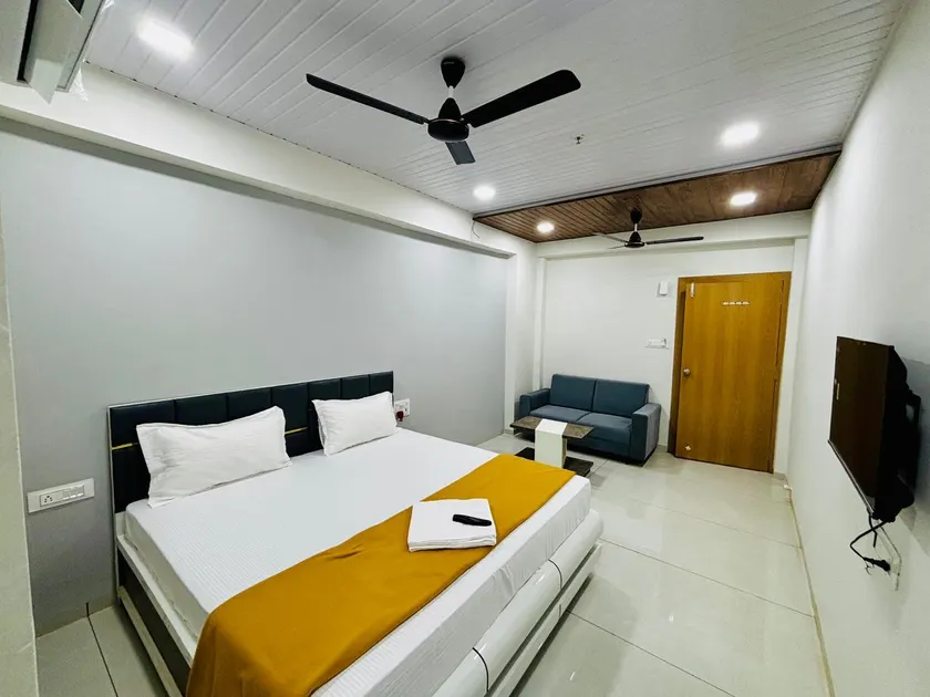 Hotel Hunter - Image 1