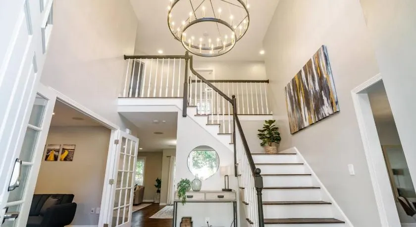 Beautiful home next train station close to boston - Image 1