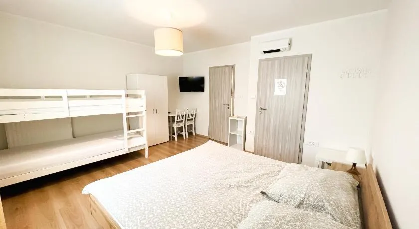 HOP HOUSE Garni Hotel - Image 1