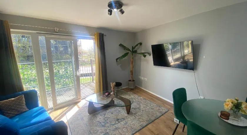 MCR-2bed2bathAptParkingLUX Canal - Image 1