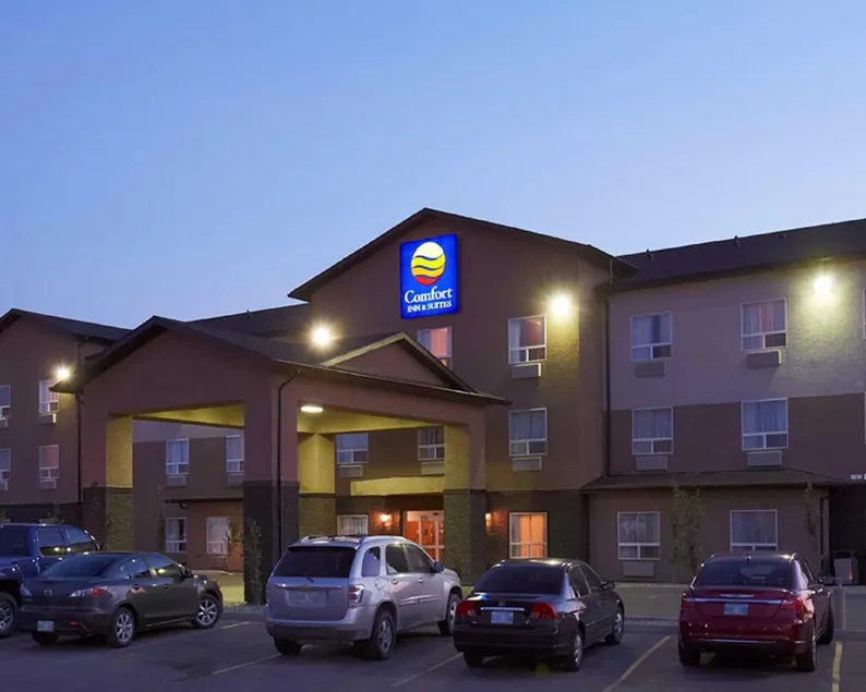 Comfort Inn & Suites - Image 1
